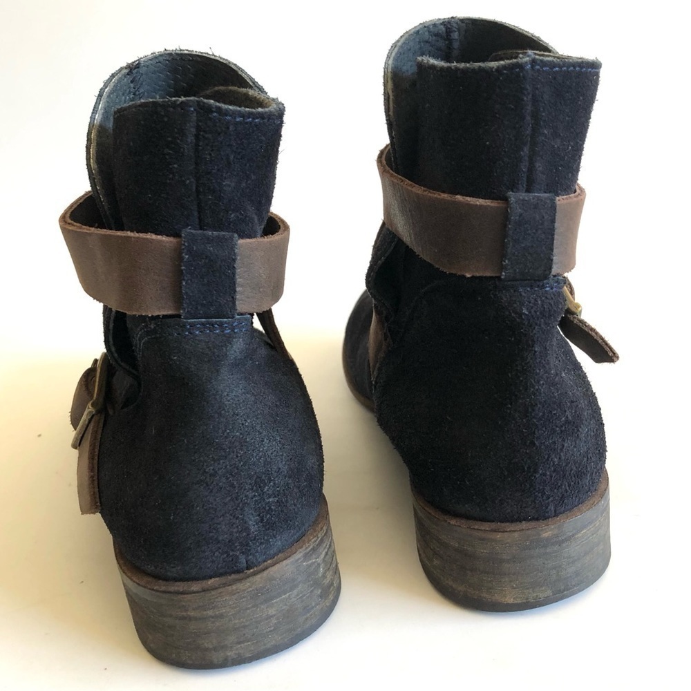 La Scarpa Suede Ankle Booties - Picture 11 of 16